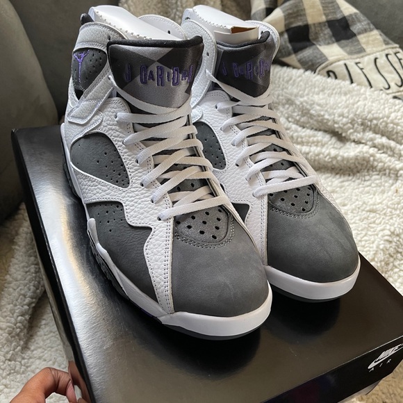 Air Jordan Retro 7s | 7.5 (M) | 9 (WMNS) - Picture 4 of 8